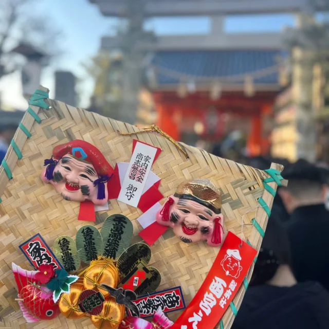 今年も十日戎へ🧧
商売繁盛を祈願し、新しい一年の活力をいただいてきました。
​建設業という仕事柄、安全第一はもちろんのこと、関わってくださる皆様と共に、より一層の発展を目指して精進してまいります。
​今年も「商売繁盛、笹もってこい！」の掛け声に負けないよう、威勢よく走り抜けます！
本年も何卒よろしくお願い申し上げます。

​#十日戎#えべっさん#商売繁盛#にしのみやえびす#安全祈願